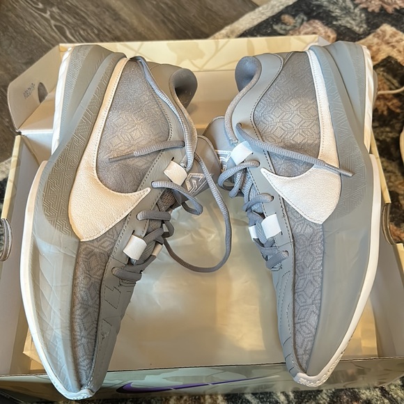 Men’s Nikes - Picture 5 of 5